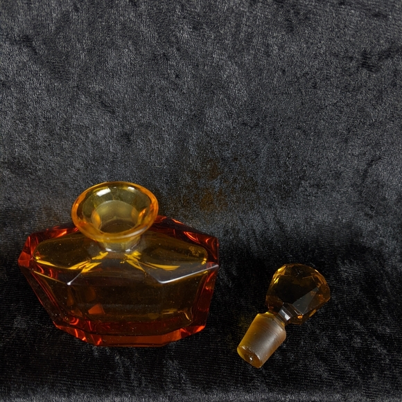 Vintage amber glass Perfume bottle & ground glass stopper - Picture 4 of 6